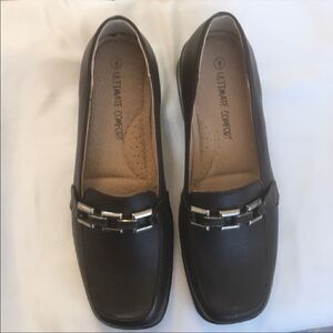 ULTIMATE COMFORT BROWN LOAFERS.  NEW